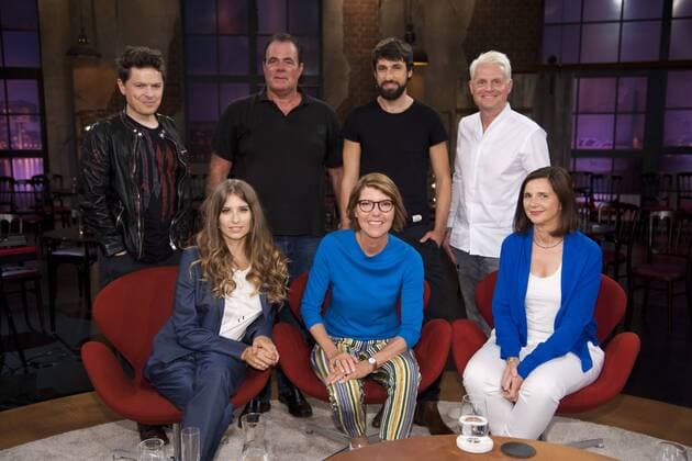 Hintere Reihe von links: Michael Patrick KELLY, Paddy, Saenger, Hein SIMONS, Heintje, Saenger, Thomas BROICH, Fussballspieler, Fussballtrainer, Guido CANTZ, Moderator, Vordere Reihe von links: Cathy HUMMELS, Moderatorin, Spielerfrau (Mats Hummels), Moderatorin Bettina BOETTINGER, Katrin GOERING-ECKARDT, Göring-Eckardt, Politikerin Buendnis 90 die Gruenen, zu Gast in der Sendung Koelner Treff im WDR Fernsehen, 30.05.2018. *** Rear row from the left Michael Patrick KELLY Paddy Saenger Hein SIMONS Heintje Saenger Thomas BROICH Soccer Player Guido CANTZ Moderator Front row from the left Cathy HUMMELS Presenter Player Mats Hummels Host Bettina BOETTINGER Katrin GOERING ECKARDT Göring Eckardt Politician Alliance 90 the Greens as guests in the Koelner Treff program in the WDR television 30 05 2018