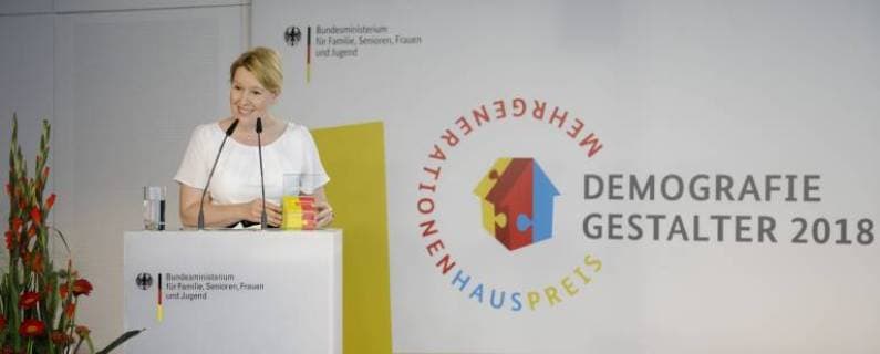 Bundesfamilienministerin Franziska Giffey, SPD, haelt eine Rede im Rahmen der Preisverleihung DemografieGestalter 2018 öÄÃ¬ Der Mehrgenerationenhauspreis, 04.06.2018, Berlin. Berlin Deutschland Copyright: xIngaxKjerx