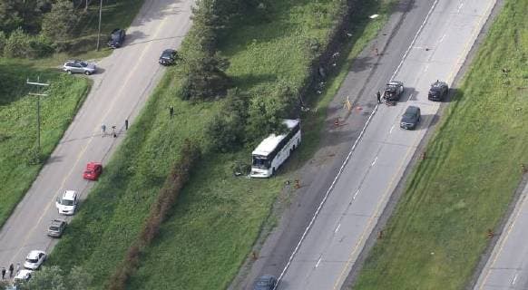 (180605) -- OTTAWA, June 5, 2018 () -- Photo taken on June 4, 2018 shows the site of a traffic accident where one Chinese was killed and 34 others wounded in eastern Ontario, Canada. () (zjl) CANADA-OTTAWA-CHINA-TRAFFIC ACCIDENT Xinhua 