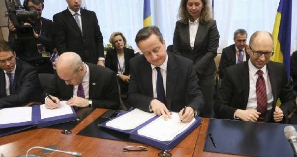 - BRUSSELS, BELGIUM: Sweden Prime Minister Frederik Reinfeldt, British Prime Minister David Cameron and Ukrainian Prime Minister Arseniy Yatsenyuk pictured at the signature of an agreement with Ukraine on the second day of the EU summit of heads of state and government, at the EU headquarters in Brussels, Friday 21 March 2014. POOLxOLIVIERxHOSLET  x56305694x
