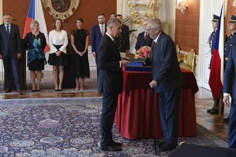 News Bilder des Tages Czech President Milos Zeman (right) appoints Andrej Babis (left) prime minister for second time in Prague, Czech Republic, on June 6, 2018. Babis s first government resigned after it failed to win MPs confidence. (CTKxPhoto OndrejxDeml) CTKPhotoP201806060559401  _DML3244