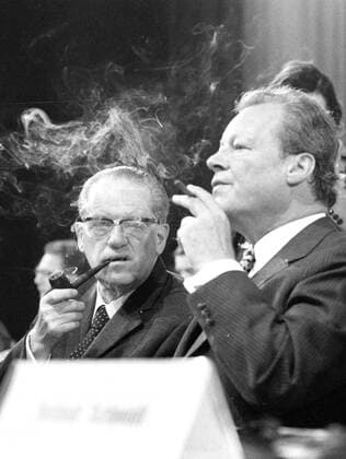 Herbert Wehner und Willy Brandt auf dem Bundesparteitag des SPD 1971 in Bonn Herbert Wehner und Willy Brandt, Bonn Nordrhein-Westfalen Deutschland *** Herbert Wehner and Willy Brandt at the Federal Party Congress of the SPD 1971 in Bonn Herbert Wehner and Willy Brandt Bonn North Rhine Westphalia Germany