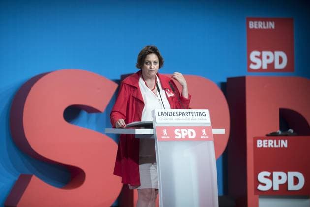 Ina Czyborra - Parteitag SPD Berlin DEU, Deutschland, Germany, Berlin, 02.06.2018 Rede von Ina Czyborra, stellv. Vorsitzende der Berliner SPD, auf dem Landesparteitag der Berliner SPD in Berlin. Auf diesem Parteitag waehlt die SPD den Landesvorstand neu. Ina Czyborra at a party congress of the SPD in Berlin, Germany