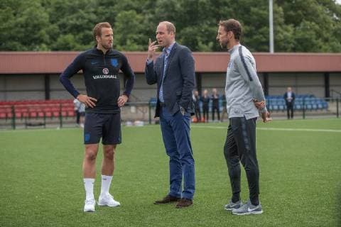 . 07 06 2018. Leeds, United Kingdom.The Duke of Cambridge meets the England manager Gareth Southgate and Captain Harry Kane at the England Football squad at the West Riding County Football Association in Leeds , United Kingdom, as they prepare for the World Cup in Russia.  xPoolx xi-Imagesx IIM-17925-0032