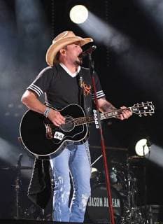June 8, 2018 - Nashville, Tennessee, U.S. - 07 June 2018 - Nashville, Tennessee - Jason Aldean. 2018 CMA Music Fest Nightly Concert held at Nissan Stadium. Photo Credit: AdMedia Nashville U.S. - ZUMAa123 20180608_zaa_a123_135 Copyright: xLauraxFarrx