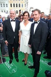 Bilder des Tages Europäischer Kulturpreis. Fürst Albert II. von Monaco ( Albert Alexandre Louis Pierre Rainier Grimaldi ) neben Michael Kretschmer ( Ministerpräsident Sachsen ) und dessen Ehefrau Annett Hofmann anläßlich der Verleihung des Europäischen Kulturpreises am 09.06.2018 in der Frauenkirche Dresden. 20180608BOS0088