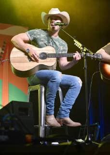 June 9, 2018 - Nashville, Tennessee, U.S. - 09 June 2018 - Nashville, Tennessee - Dustin Lynch. 2018 CMA Fest Infinity Fan Fair X held at Music City Center. Photo Credit: AdMedia Nashville U.S. - ZUMAa123 20180609_zaa_a123_065 Copyright: xLauraxFarrx