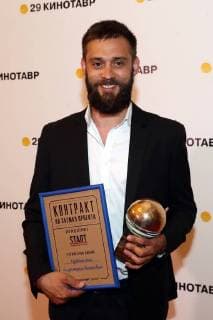 SOCHI, RUSSIA - JUNE 10, 2018: Director Grigory Konstantinopolsky holds his Best Direction award for his film Russian Psycho at the closing ceremony of the 29th Kinotavr Film Festival. Vyacheslav Prokofyev TASS  TS0836BB