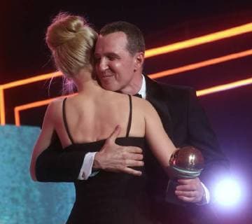 SOCHI, RUSSIA - JUNE 10, 2018: Actor Igor Vernik hugs actress Anna Slyu, the winner of the Best Actress award for the film Jump Man, at the closing ceremony of the 29th Kinotavr Film Festival. Vyacheslav Prokofyev TASS  TS0836CB