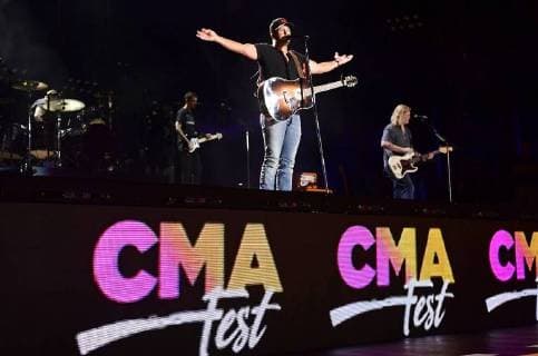 June 11, 2018 - Nashville, Tennessee, U.S. - 10 June 2018 - Nashville, Tennessee - Luke Bryan. 2018 CMA Music Fest Nightly Concert held at Nissan Stadium. Photo Credit: AdMedia Nashville U.S. - ZUMAa123 20180611_zaa_a123_025 Copyright: xLauraxFarrx