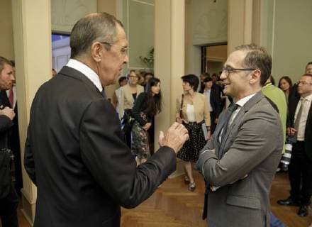 Treffen der Aussenminister des Normandie-Formates Deutschland-Frankreich-Russland-Ukraine in Berlin. Bundesaussenminister Heiko Maas, SPD, im Gespraech mit Sergej Lawrow, Aussenminister von Russland. 11.06.2018 Berlin Deutschland *** Meeting of Foreign Ministers of the Normandy Format Germany France Russia Ukraine in Berlin Federal Foreign Minister Heiko Maas SPD in conversation with Sergei Lavrov Foreign Minister of Russia 11 06 2018 Berlin Germany Copyright: xThomasxImo photothek.netx