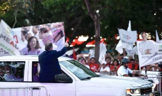 The candidate for the Presidency of Mexico Jose Antonio Meade greets upon his arrival to the third and last presidential debate, in the city of Merida, Yucatan state, Mexico, 12 June 2018. The candidates Lopez Obrador, Ricardo Anaya, Jose Antonio Meade and Jaime Rodriguez Calderon are currently facing their last debate, which will have as its central theme Economy and development and will be divided into three blocks: Economic Growth, Poverty and Inequality; Education Science and Technology; Health, Sustainable Development and Climate Change. The elections will take place on 01 July. Third presidential debate in Merida, Mexico !ACHTUNG: NUR REDAKTIONELLE NUTZUNG! Copyright: xCUAUHTEMOCxMORENOx MER02 20180613-636644667603761315