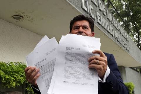 June 12, 2018 - EUM20180612POL03.JPG.CIUDAD DE MEXICO Politics Politica-PAN.- 12 de junio de 2018. El vocero de la bancada del PAN en la Camara de Diputados, Jorge Lopez Martin, acude a la Oficialia de Partes de la PGR para presentar una denuncia contra Andres Manuel Lopez Obrador, candidato presidencial de la alianza Juntos Haremos Historia, por presunto financiamiento ilicito y a Jose Antonio Meade Kuribrena, aspirante presidencial de la coalicion Todos por Mexico, por encubrimiento en los casos Odebrecht y el desvio de recursos a empresas fantasma. Foto: Agencia EL UNIVERSAL Juan Carlos Reyes Garcia EVZ  - ZUMAu78_ 20180612_zaf_u78_561 Copyright: xJuancarlosreyesgx