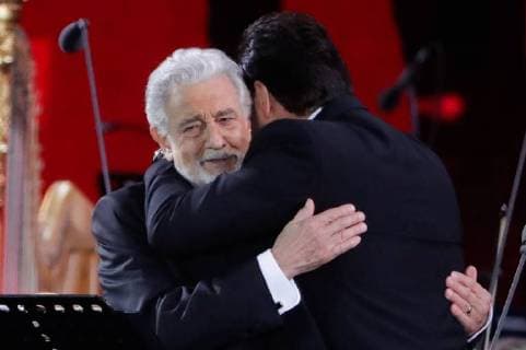 MOSCOW, RUSSIA â€“ JUNE 13, 2018: Spanish tenor Placido Domingo (L) and Russian bass Ildar Abdrazakov perform during a concert by opera stars ahead of the 2018 FIFA World Cup, at Moscow s Red Square. Mikhail Metzel TASS  TS083FF3