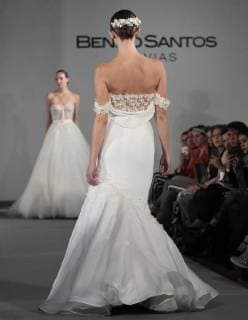 A model presents a creation by Mexican designer Benito Santos during the Mexico Bridal Fashion By Vogue wedding dress parade in Mexico City, Mexico, 13 June 2018. Mexico Bridal Fashion By Vogue 2018 !ACHTUNG: NUR REDAKTIONELLE NUTZUNG!  Copyright: xMARIOxGUZMANx MEX20 20180613-636645297403861026