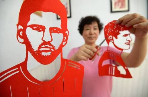 Paper-cutting of football stars mark World Cup 2018 The folk artist Feng Shiping makes paper-cutting works of football stars including Lionel Messi, Neymar da Silva Santos Junior, Thomas Muller, Luis Suarez and Cristiano Ronaldo in Handan, north China s Hebei Province, marking the upcoming World Cup 2018. CHINA OUT Handan Handan China  HaoxQunying