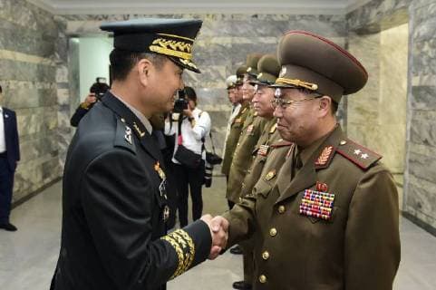 News Themen der Woche KW24 News Bilder des Tages June 14, 2018 - Seoul, South Korea - June 14, 2018-Panmungak, North Korea-North Korean and South Korean Military delegates meet with talk during a Inter-Korean Military talk at Panmungak, North Korea. South and North Korea are holding their first high-level military talks in more than 10 years Thursday to discuss ways to ease cross-border tensions. The meeting started at 10 a.m. on the northern side of the truce village of Panmunjom, according to Seoul s defense ministry. These were the first such talks since the two sides met in December 2007. South Korea s five-member delegation is led by Major General Kim Do-gyun. The North s delegation is led by Lieutenant General An Ik-san, who is accompanied by four other officials. Seoul South Korea - ZUMAr168 20180614_zap_r168_012 Copyright: xRyuxSeung-Ilx