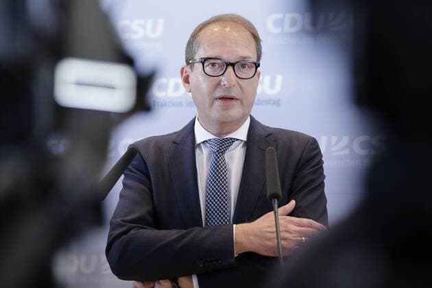 News Bilder des Tages Alexander Dobrindt, Vorsitzender der CSU-Landesgruppe im Deutschen Bundestag, Deutschland, Berlin, Bundestag, Sitzungsunterbrechung. Bundestag unterbricht Sitzung: CDU- und CSU-Abgeordnete treffen sich zu getrennten Krisensitzungen, 14.06.2018