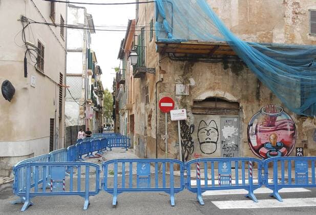 Palma de Mallorca, Spanien, Baufällige Häuser sind mit Graffiti beschmiert in Palma am 19.10.2017