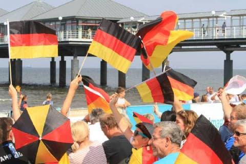 Blick am Sonntag (17.06.2018) in Heringsdorf (Landkreis Vorpommern Greifswald) Insel Usedom auf den Fußballstrand beim Public Viewing während der Fußballweltmeisterschaft in Russland und dem Spiel Deutschland Mexiko.