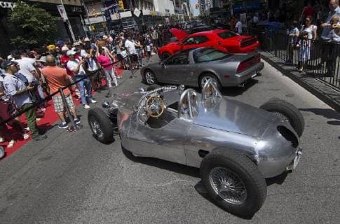 (180618) -- TORONTO, June 18, 2018 -- People visit the 2018 Yorkville Exotic Car Show on Bloor Street in Toronto, Canada, June 17, 2018. With over 110 classic and exotic cars, this annual event kicked off on Sunday. )(gj) CANADA-TORONTO-EXOTIC CAR SHOW ZouxZheng 
