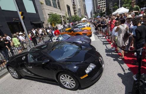 (180618) -- TORONTO, June 18, 2018 -- People visit the 2018 Yorkville Exotic Car Show on Bloor Street in Toronto, Canada, June 17, 2018. With over 110 classic and exotic cars, this annual event kicked off on Sunday. )(gj) CANADA-TORONTO-EXOTIC CAR SHOW ZouxZheng 