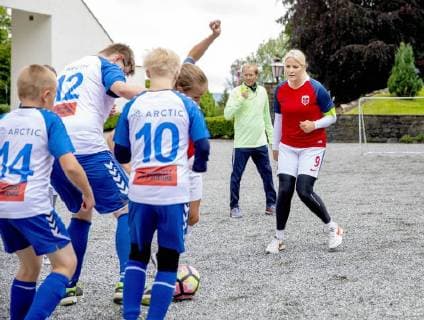 18-06-2018 Norway Prince Haakon and Princess Mette Marit and Princess Ingrid Alexandra and Prince Sverre Magnus during the friendship football match between Team Skaugum and Nordstrand Allsport at Skaugum Stadium.  Copyright: xPPEx