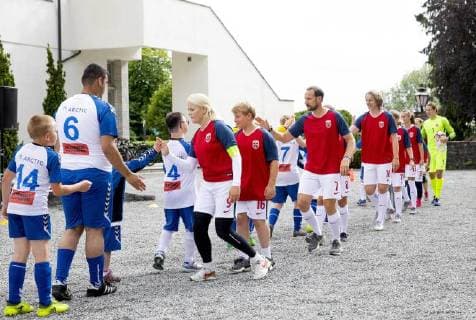 Entertainment Bilder des Tages 18-06-2018 Norway Prince Haakon and Princess Mette Marit and Princess Ingrid Alexandra and Prince Sverre Magnus during the friendship football match between Team Skaugum and Nordstrand Allsport at Skaugum Stadium.  Copyright: xPPEx