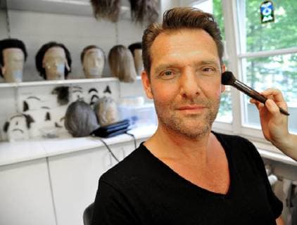 Der Musikvideodreh von Sänger Detlef Malinkewitz am Montag (18.06.2018) im Staatstheater in Saarbrücken. Im Bild: Sänger Detlef Malinkewitz in der Maske.