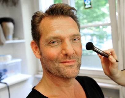 Der Musikvideodreh von Sänger Detlef Malinkewitz am Montag (18.06.2018) im Staatstheater in Saarbrücken. Im Bild: Sänger Detlef Malinkewitz in der Maske.