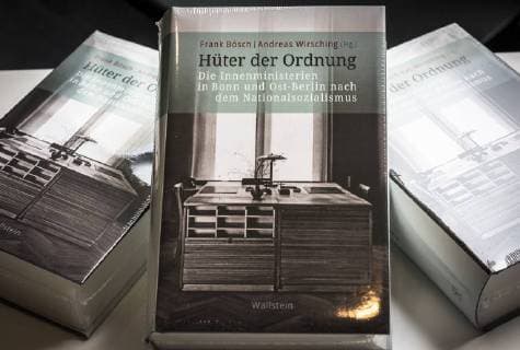 Hüter der Ordnung Buchpräsentation im Bundesministerium des Innern. Die Buchvorstellung Hüter der Ordnung. Die Innenministerien in Bonn und Ost-Berlin nach dem Nationalsozialismus wurde von einem mehrköpfigen Forschungsgruppe unter Leitung von Frank Bösch und Andreas Wirsching erarbeitet. Die Forschungsgruppe untersucht seit Dezember 2014 die Geschichte der Ministerien. Sie ist an drei Standorten tätig:am Institut für Zeitgeschichte München-Berlin (IfZ) in München sowie an der Abteilung Berlin des IfZ und am Zentrum für Zeithistorische Forschung (ZZF) in Potsdam.