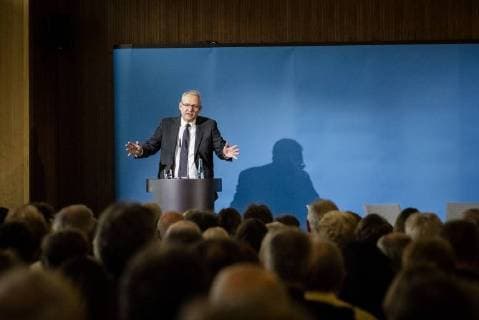 Andreas Wirsching Buchpräsentation im Bundesministerium des Innern. Die Buchvorstellung Hüter der Ordnung. Die Innenministerien in Bonn und Ost-Berlin nach dem Nationalsozialismus wurde von einem mehrköpfigen Forschungsgruppe unter Leitung von Frank Bösch und Andreas Wirsching erarbeitet. Die Forschungsgruppe untersucht seit Dezember 2014 die Geschichte der Ministerien. Sie ist an drei Standorten tätig:am Institut für Zeitgeschichte München-Berlin (IfZ) in München sowie an der Abteilung Berlin des IfZ und am Zentrum für Zeithistorische Forschung (ZZF) in Potsdam.
