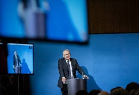 Andreas Wirsching Buchpräsentation im Bundesministerium des Innern. Die Buchvorstellung Hüter der Ordnung. Die Innenministerien in Bonn und Ost-Berlin nach dem Nationalsozialismus wurde von einem mehrköpfigen Forschungsgruppe unter Leitung von Frank Bösch und Andreas Wirsching erarbeitet. Die Forschungsgruppe untersucht seit Dezember 2014 die Geschichte der Ministerien. Sie ist an drei Standorten tätig:am Institut für Zeitgeschichte München-Berlin (IfZ) in München sowie an der Abteilung Berlin des IfZ und am Zentrum für Zeithistorische Forschung (ZZF) in Potsdam.
