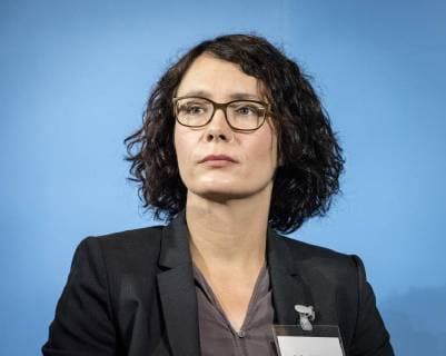 Franziska Kuschel Buchpräsentation im Bundesministerium des Innern. Die Buchvorstellung Hüter der Ordnung. Die Innenministerien in Bonn und Ost-Berlin nach dem Nationalsozialismus wurde von einem mehrköpfigen Forschungsgruppe unter Leitung von Frank Bösch und Andreas Wirsching erarbeitet. Franziska Kuschel ist Autorin und Mitglied der Forschungsgruppe. Die Forschungsgruppe untersucht seit Dezember 2014 die Geschichte der Ministerien. Sie ist an drei Standorten tätig:am Institut für Zeitgeschichte München-Berlin (IfZ) in München sowie an der Abteilung Berlin des IfZ und am Zentrum für Zeithistorische Forschung (ZZF) in Potsdam.