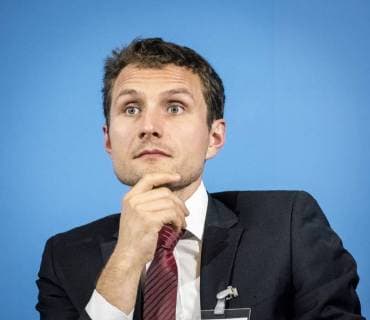 Martin Diebel Buchpräsentation im Bundesministerium des Innern. Die Buchvorstellung Hüter der Ordnung. Die Innenministerien in Bonn und Ost-Berlin nach dem Nationalsozialismus wurde von einem mehrköpfigen Forschungsgruppe unter Leitung von Frank Bösch und Andreas Wirsching erarbeitet. Martin Diebel ist Autor und Mitglied der Forschungsgruppe. Die Forschungsgruppe untersucht seit Dezember 2014 die Geschichte der Ministerien. Sie ist an drei Standorten tätig:am Institut für Zeitgeschichte München-Berlin (IfZ) in München sowie an der Abteilung Berlin des IfZ und am Zentrum für Zeithistorische Forschung (ZZF) in Potsdam.