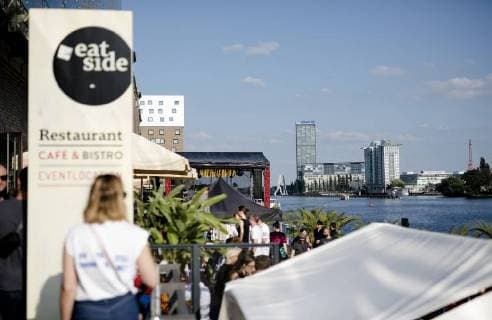 Afrikafest bei Universal Music Das Label Afroforce1 Records - feiert New Beats of Africa. Junge Musiker noch relativ unbekannt in Deutschland, zeigen auf der Hausparty von Universal Music ihr Können. Beats und Dance liegt allen im Blut.