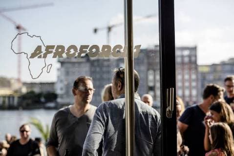 Afrikafest bei Universal Music Das Label Afroforce1 Records - feiert New Beats of Africa. Junge Musiker noch relativ unbekannt in Deutschland, zeigen auf der Hausparty von Universal Music ihr Können. Beats und Dance liegt allen im Blut.