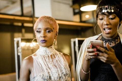 Vanessa Mdee - Afrikafest bei Universal Music Die Musikerin Vanessa Mdee feiert mit dem Label Afroforce1 Records - New Beats of Africa. Junge Musiker noch relativ unbekannt in Deutschland, zeigen auf der Hausparty von Universal Music ihr Können. Beats und Dance liegt allen im Blut.