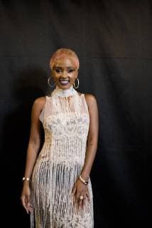 Vanessa Mdee - Afrikafest bei Universal Music Die Musikerin Vanessa Mdee feiert mit dem Label Afroforce1 Records - New Beats of Africa. Junge Musiker noch relativ unbekannt in Deutschland, zeigen auf der Hausparty von Universal Music ihr Können. Beats und Dance liegt allen im Blut.