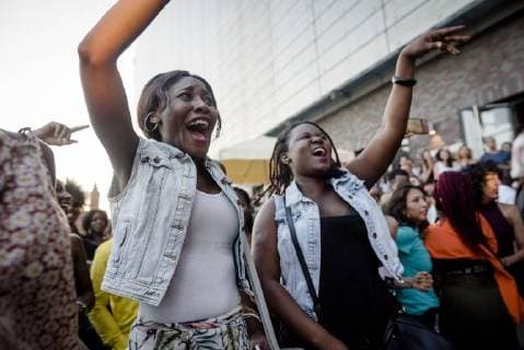 Afrikafest bei Universal Music Das Label Afroforce1 Records - feiert New Beats of Africa. Junge Musiker noch relativ unbekannt in Deutschland, zeigen auf der Hausparty von Universal Music ihr Können. Beats und Dance liegt allen im Blut.