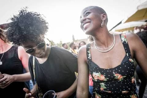 Afrikafest bei Universal Music Das Label Afroforce1 Records - feiert New Beats of Africa. Junge Musiker noch relativ unbekannt in Deutschland, zeigen auf der Hausparty von Universal Music ihr Können. Beats und Dance liegt allen im Blut.