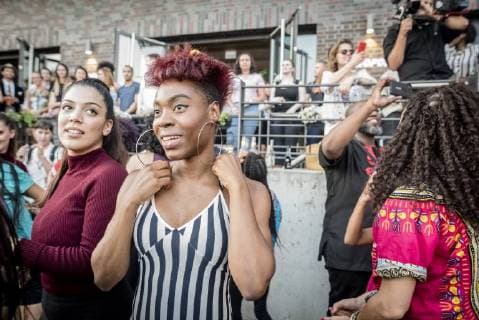 Afrikafest bei Universal Music Das Label Afroforce1 Records - feiert New Beats of Africa. Junge Musiker noch relativ unbekannt in Deutschland, zeigen auf der Hausparty von Universal Music ihr Können. Beats und Dance liegt allen im Blut.