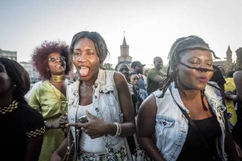 Afrikafest bei Universal Music Das Label Afroforce1 Records - feiert New Beats of Africa. Junge Musiker noch relativ unbekannt in Deutschland, zeigen auf der Hausparty von Universal Music ihr Können. Beats und Dance liegt allen im Blut.
