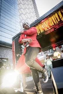 Afrikafest bei Universal Music Das Label Afroforce1 Records - feiert New Beats of Africa. Junge Musiker noch relativ unbekannt in Deutschland, zeigen auf der Hausparty von Universal Music ihr Können. Beats und Dance liegt allen im Blut.
