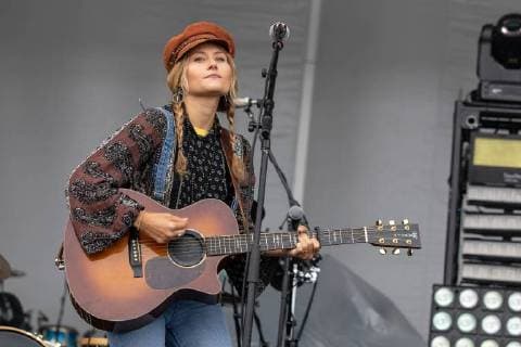 June 22, 2018 - Chicago, Illinois, U.S - HANNAH MULHOLLAND of Runaway June during Country LakeShake Music Festival at Huntington Bank Pavilion at Northerly Island in Chicago, Illinois Chicago U.S. - ZUMAs135 20180622_zap_s135_501 Copyright: xDanielxDeSloverx