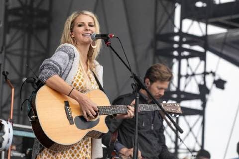 June 22, 2018 - Chicago, Illinois, U.S - JENNIFER WAYNE of Runaway June during Country LakeShake Music Festival at Huntington Bank Pavilion at Northerly Island in Chicago, Illinois Chicago U.S. - ZUMAs135 20180622_zap_s135_503 Copyright: xDanielxDeSloverx