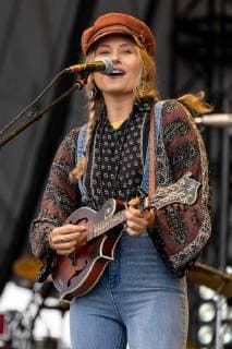 June 22, 2018 - Chicago, Illinois, U.S - HANNAH MULHOLLAND of Runaway June during Country LakeShake Music Festival at Huntington Bank Pavilion at Northerly Island in Chicago, Illinois Chicago U.S. - ZUMAs135 20180622_zap_s135_506 Copyright: xDanielxDeSloverx