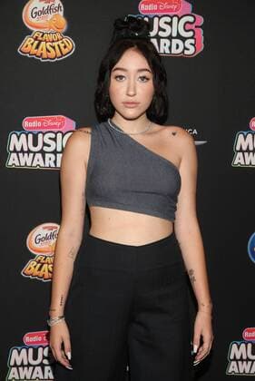 2018 Radio Disney Music Awards. 22 June 2018- Hollywood, California - Noah Cyrus. 2018 Radio Disney Music Awards held at Loews Hollywood Hotel. 227784 2018-06-22 CA Hollywood Etats-Unis  Copyright: xFayexSadou AdMediax STAR_227784_020