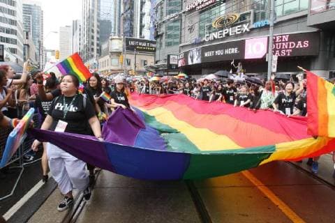 Kanada: Toronto Pride Parade Participants parade during the Toronto Gay Pride 2018, in Toronto, Canada, 24 June 2018. The city celebrated the 38th edition of the annual event celebrating diversity and unity with the attendance of thousands of people. EPA Osvaldo Ponce Toronto Gay Pride 2018 !ACHTUNG: NUR REDAKTIONELLE NUTZUNG!  Copyright: xOsvaldoxPoncex TOR10 20180625-636654854647353808