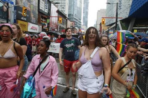 Kanada: Toronto Pride Parade Participants parade during the Toronto Gay Pride 2018, in Toronto, Canada, 24 June 2018. The city celebrated the 38th edition of the annual event celebrating diversity and unity with the attendance of thousands of people. EPA Osvaldo Ponce Toronto Gay Pride 2018 !ACHTUNG: NUR REDAKTIONELLE NUTZUNG!  Copyright: xOsvaldoxPoncex TOR10 20180625-636654855341108240